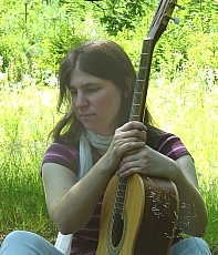 Gitarren kann man prima überallhin mitnehmen Ich spiele in der Natur Gitarre